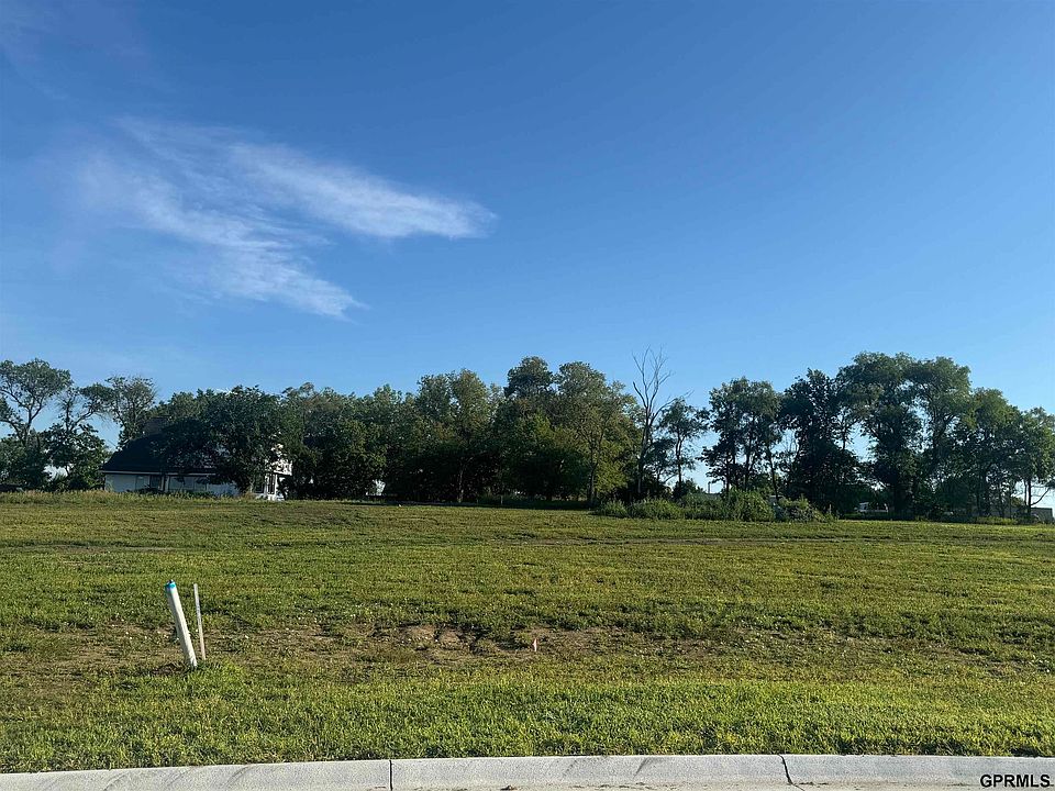 2nd image of 1900 Willow Ln