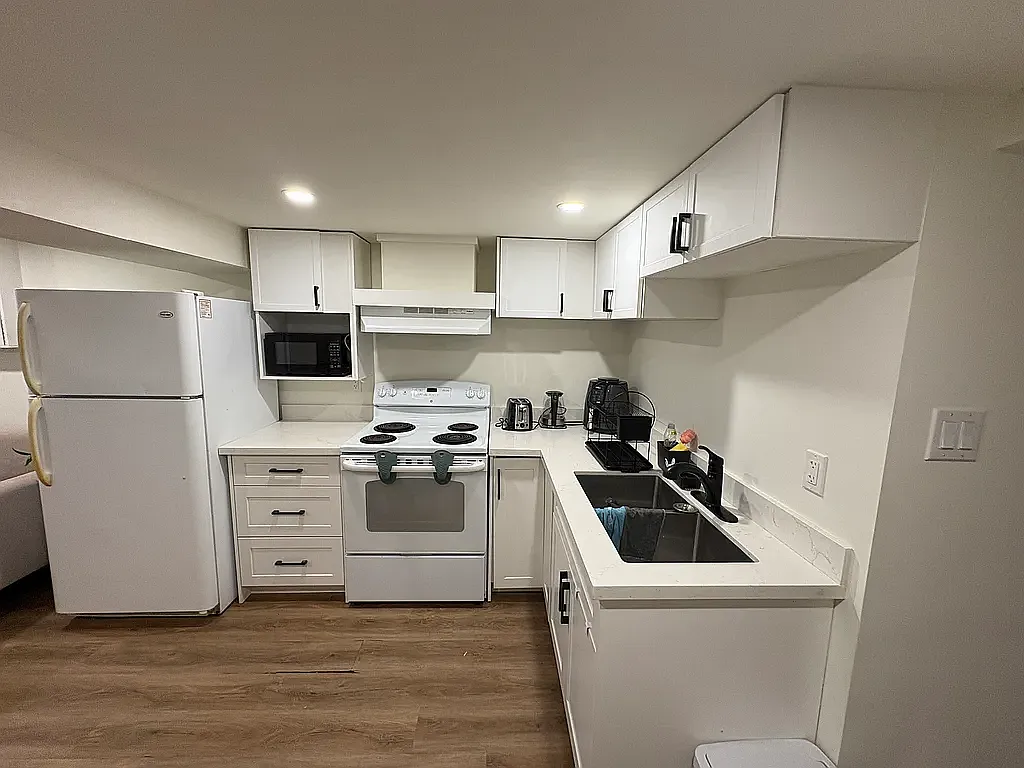 174 East Ave N photo 1