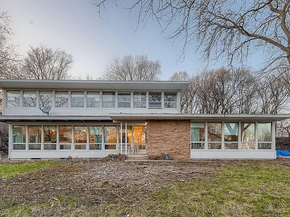 3rd image of 14620 Woodhill Cir