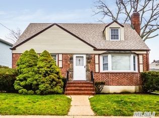 305 Ansbro Pl, Bellmore, NY 11710