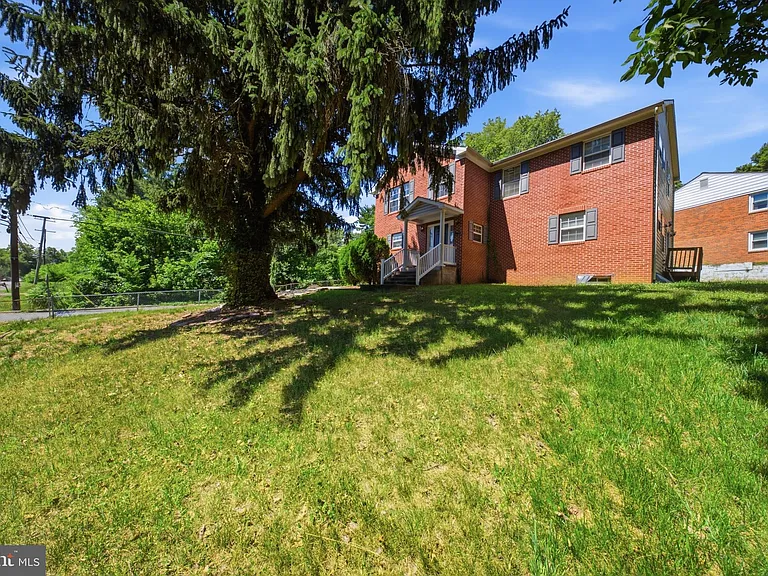 7611 Temple Hill Rd — Photo 22