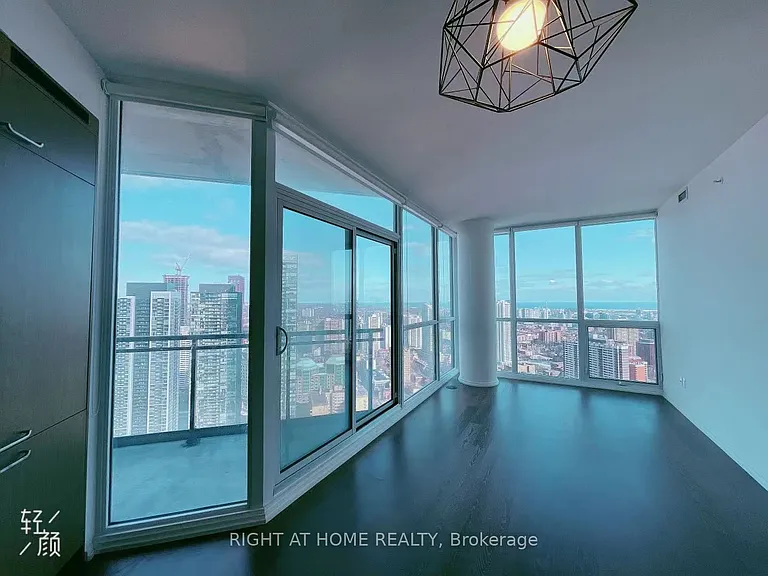 45 Charles St E #4712 — Photo 12
