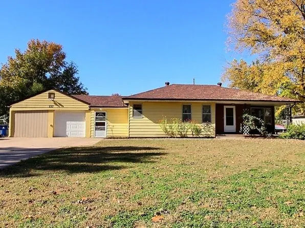237 S 3rd St, Clearwater, KS 67026