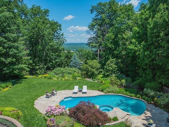 2nd image of 54 Hamilton Dr