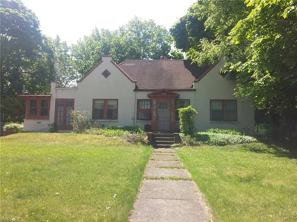 3268 Euclid Heights Blvd photo 1