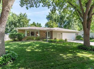504 E Beechnut St, Brandon, SD 57005