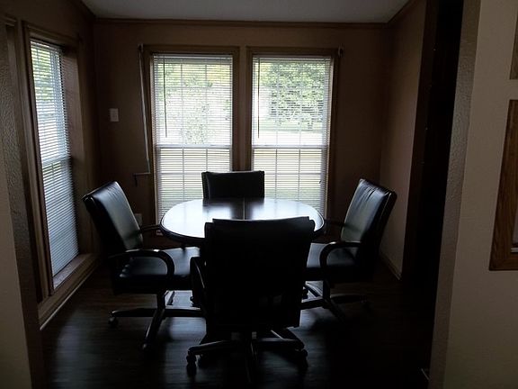 4th image of 212 S Winter Dr