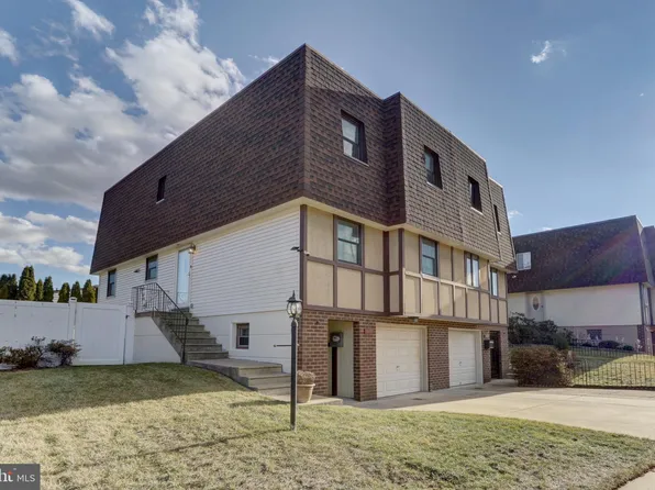 15111 Kovats Dr, Philadelphia, PA 19116