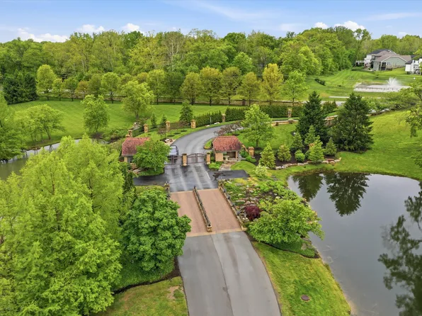 1 Woodard Blf, Zionsville, IN 46077