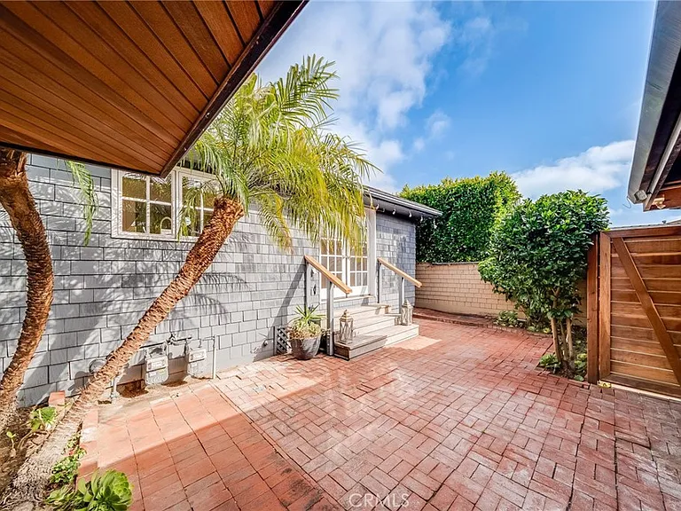 1641 Catalina — Photo 8