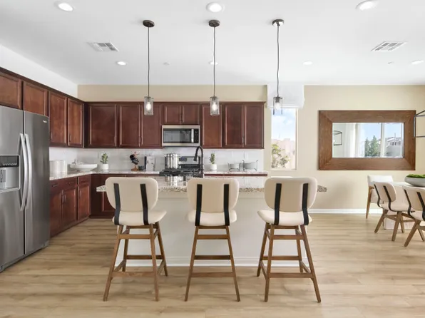 4032 Hudson Ln, Lake Elsinore, CA 92530