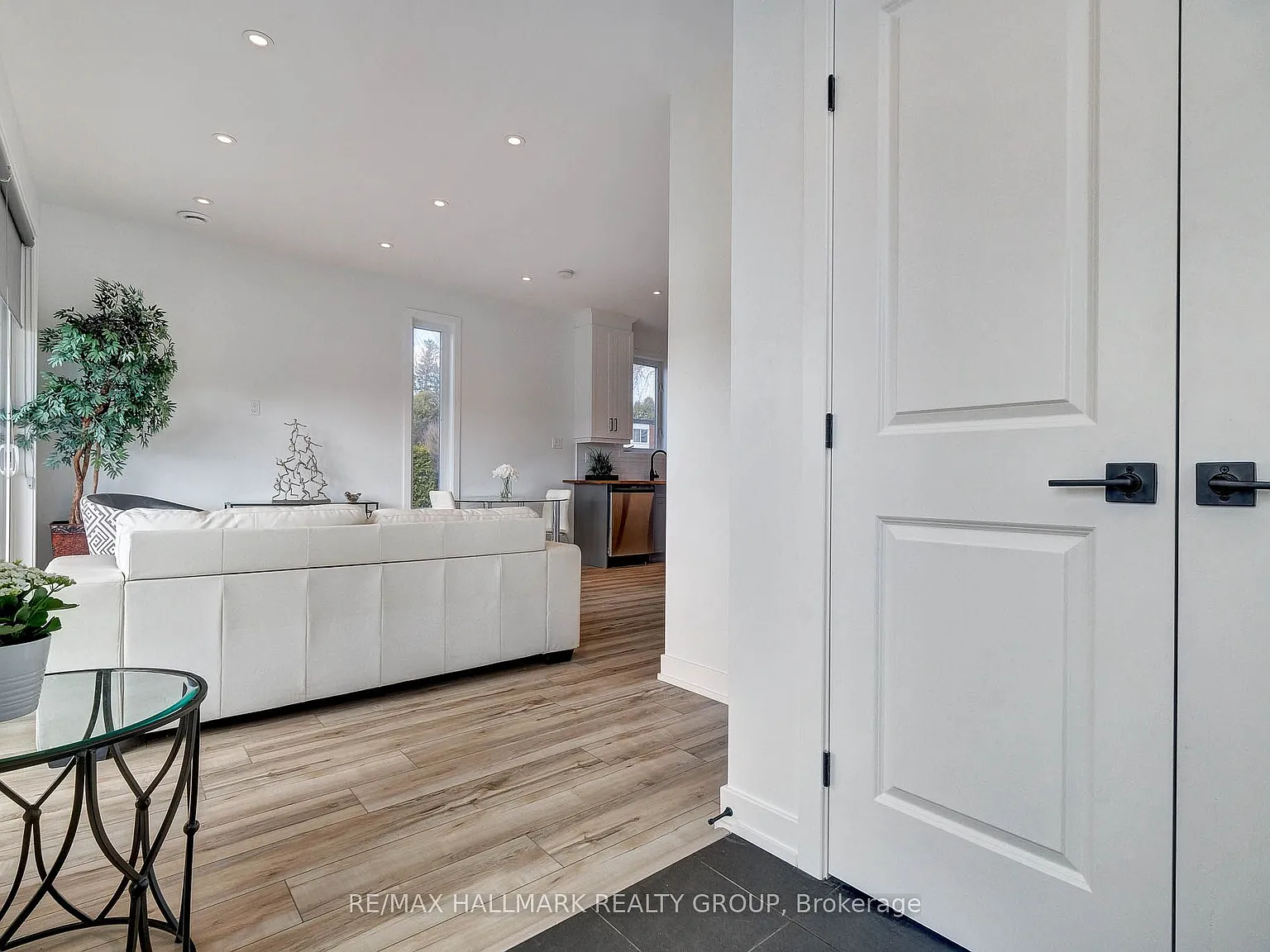 4 bed, $2,750 — Photo 4