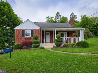 20 N Broad St, Adamstown, PA 19501