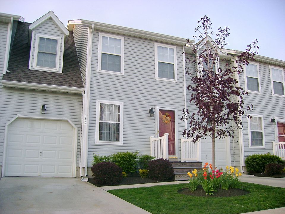 959 Penn Place