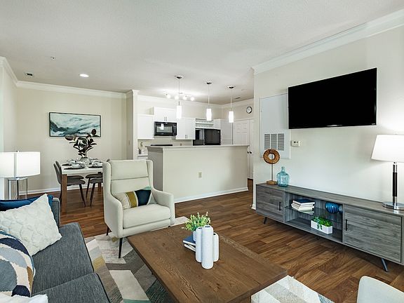 4th image of 100 Madison Place Cir #334