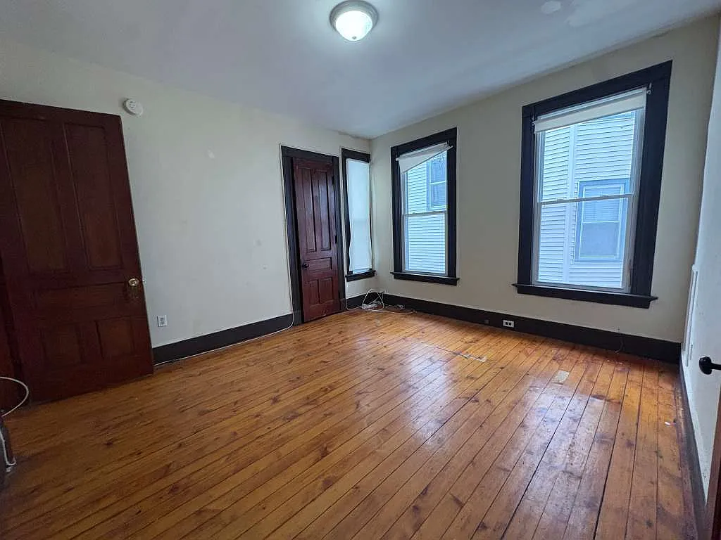 Building Photo - 331 Edgewood Ave #11