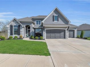 13559 Terrace Park Dr, Parkville, MO 64152