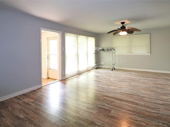 4th image of 304 Woodlawn Dr #1