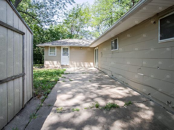 4th image of 8607 E 114th St