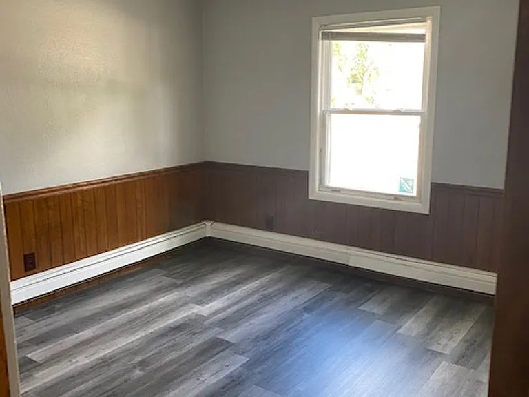 319 N Center St — Photo 4