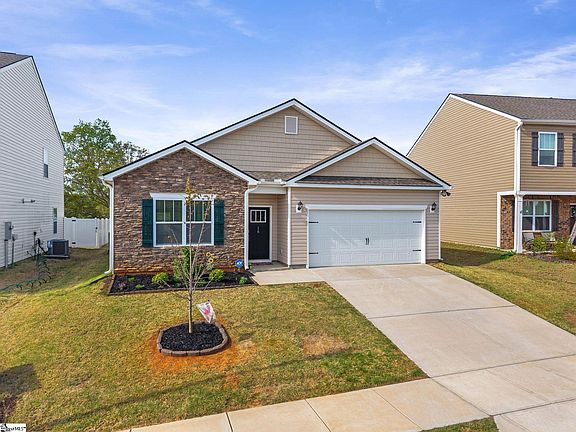 4th image of 16 Oak Edge Ln