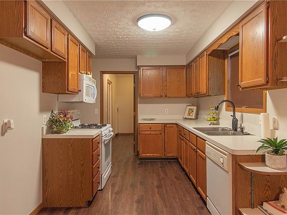 3rd image of 2721 W 39th St