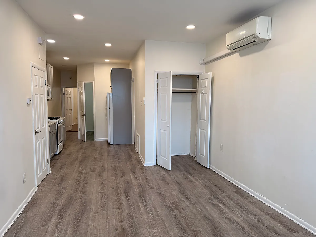Building Photo - 2049 Snyder Ave #1