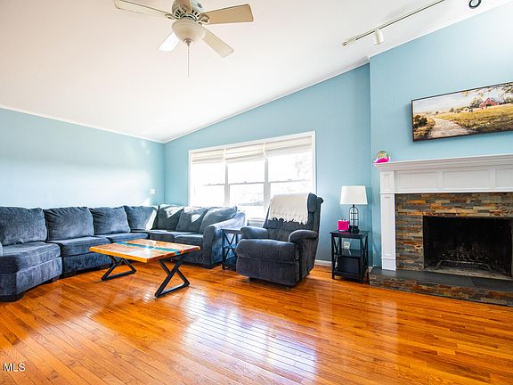 3rd image of 59 Bluebird Road