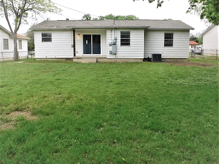 1100 Estes Dr — Photo 21