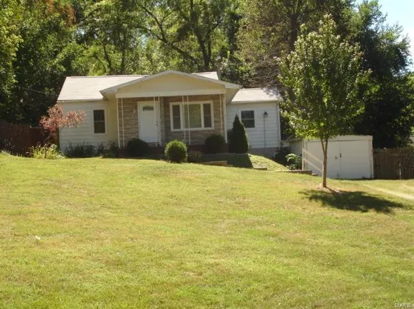 8908 Hillside Ave, Fairview Heights, IL 62208