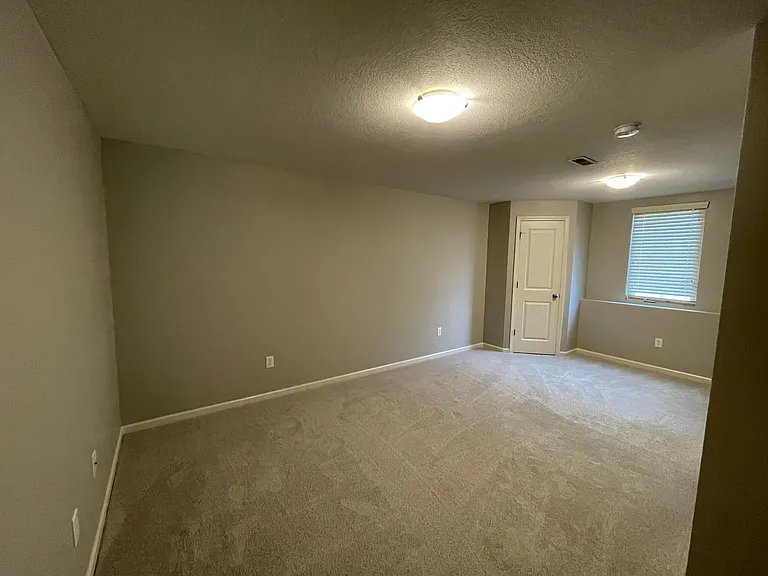 12213 Bennington Ave — Photo 15