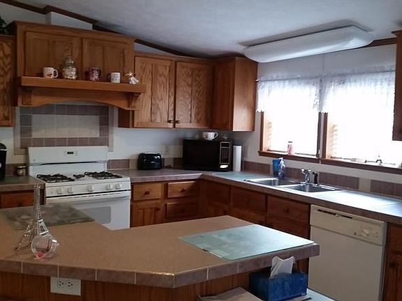 5th image of 300 Adams Dr