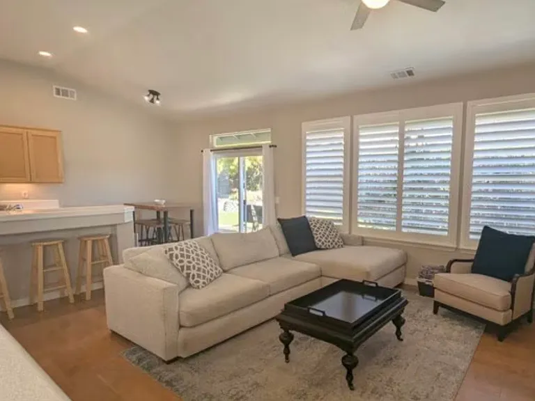 708 Asilo St — Photo 4