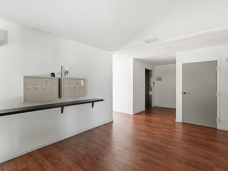 444 Merritt Ave #202 — Photo 23
