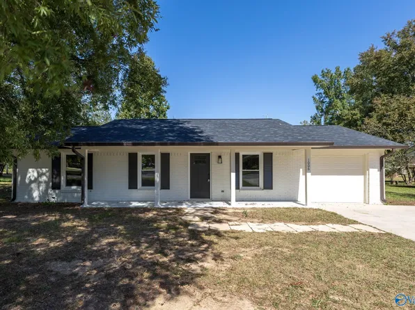 1006 Sommerest Dr, Athens, AL 35611