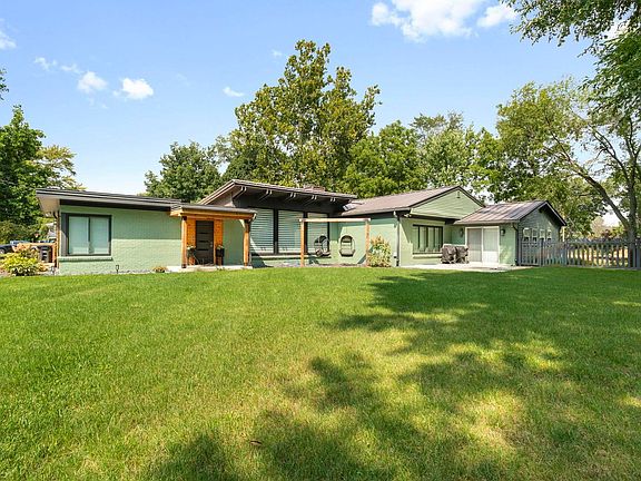 3rd image of 3340 Greenleaf Blvd