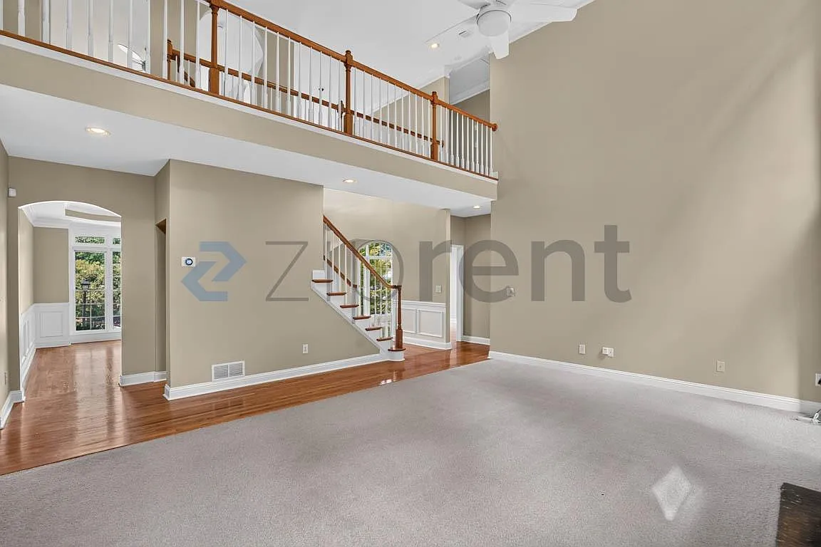4 bed, 4500 sqft, $4,000 — Photo 3