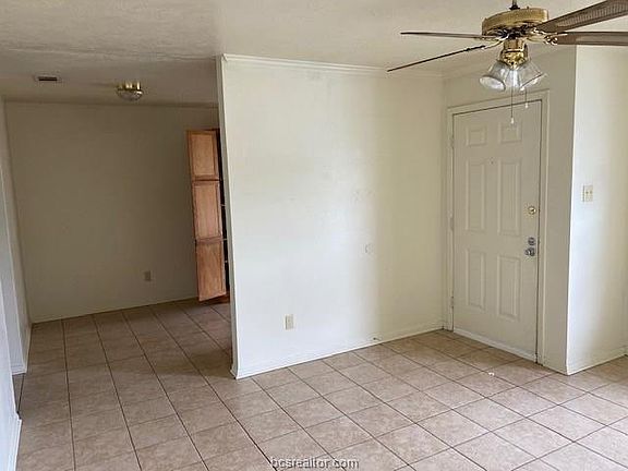 3rd image of 705 San Saba Dr