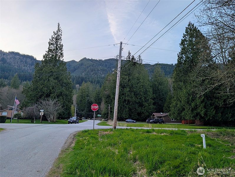 3rd image of 3014 Cedar Lane
