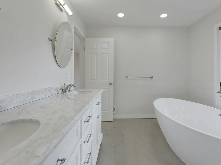 35 Reagan Way — Photo 3