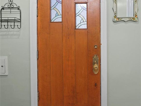 4th image of 6032 Oleatha Ave