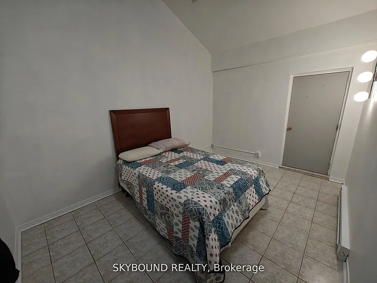 492 Kerr St #9 — Photo 5