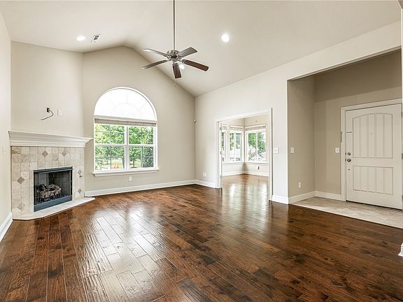 4th image of 2285-1 W Wolf Run Dr