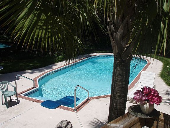 4th image of 411 Barfield Dr