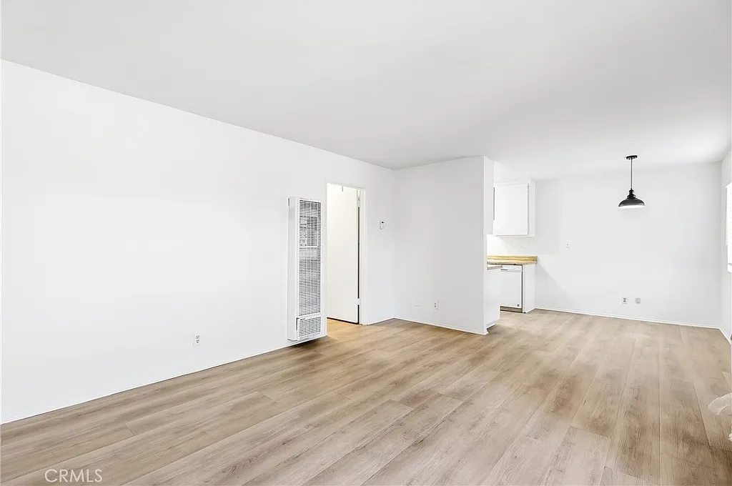 2 bed, 800 sqft, $2,100 — Photo 1