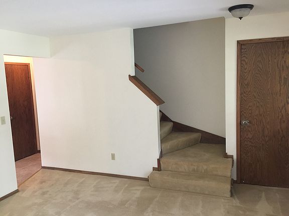 4th image of 1922 River Park Ct