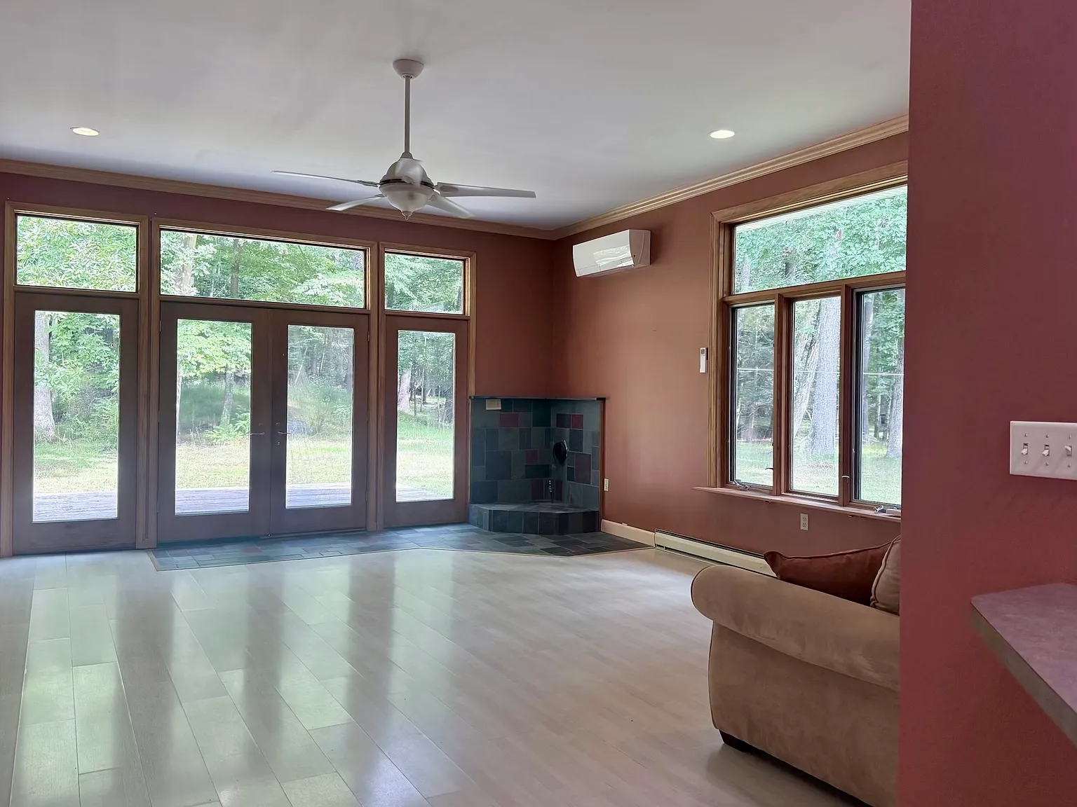 3 bed, 1200 sqft, $3,300 — Photo 2