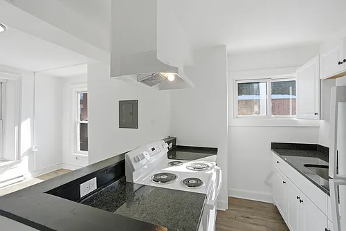157 W Washington St Photo 1