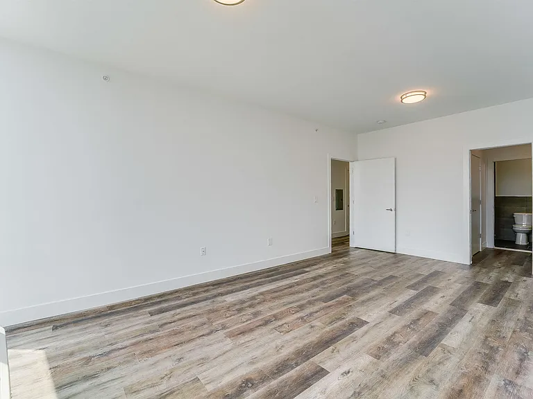 400 69th St #402 — Photo 19