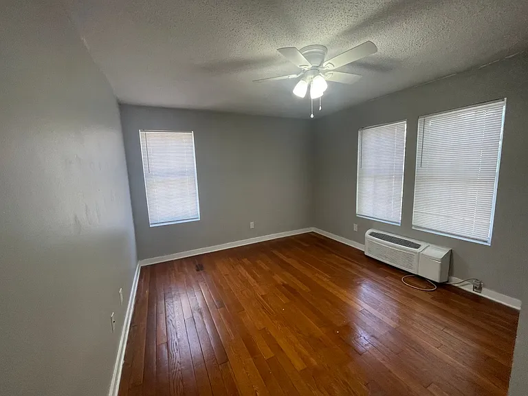 425 W Tennessee St — Photo 25